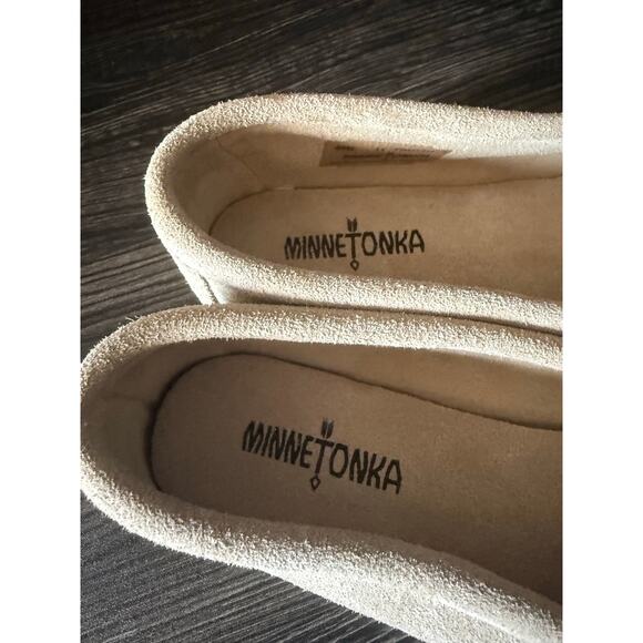 NWOT Minnetonka Women's Kilty Hardsole in Stone Sz. 11 - Picture 5 of 8